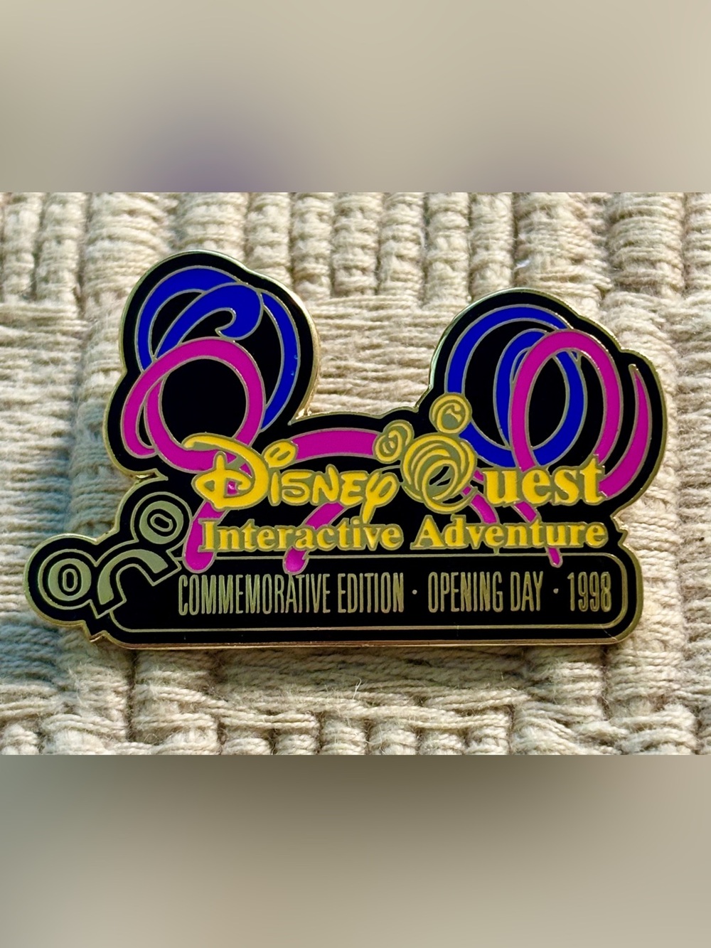 DISNEY 2000 *Rare* LE 3000 DisneyQuest Opening Day 1998 Commemorative Pin